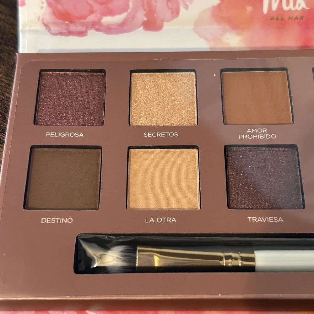 NEW Mia del Mar Novelera Eyeshadow Palette Dual Ended Brush  Vegan Festival